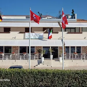 la-maison-du-port.hotelinveneto.com/